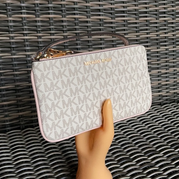 Michael Kors Jet Set Travel Large Top Zip Signature Wristlet Clutch - Picture 2 of 16